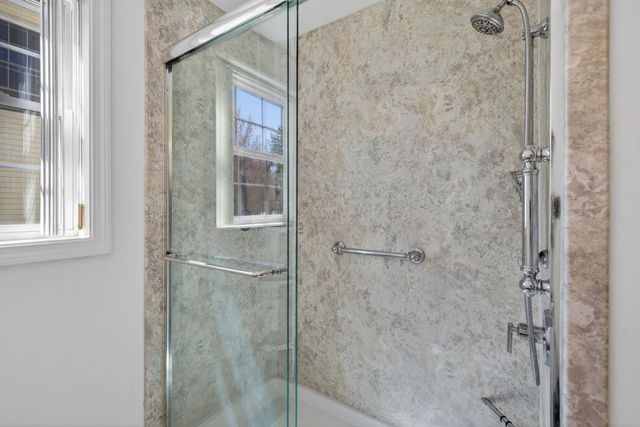 64 Jenna Way, Manchester, NH 03104