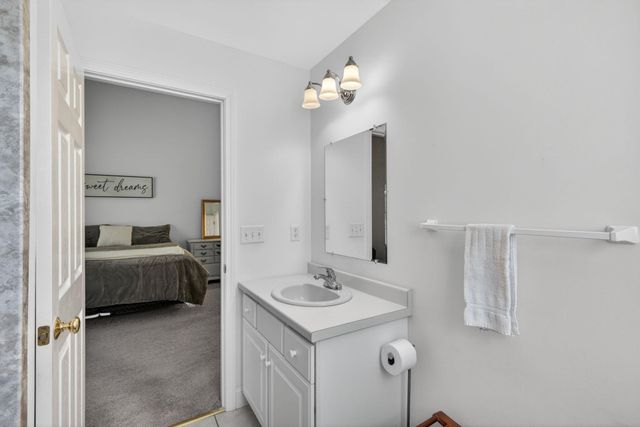 64 Jenna Way, Manchester, NH 03104