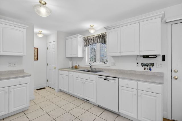 64 Jenna Way, Manchester, NH 03104