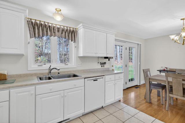 64 Jenna Way, Manchester, NH 03104