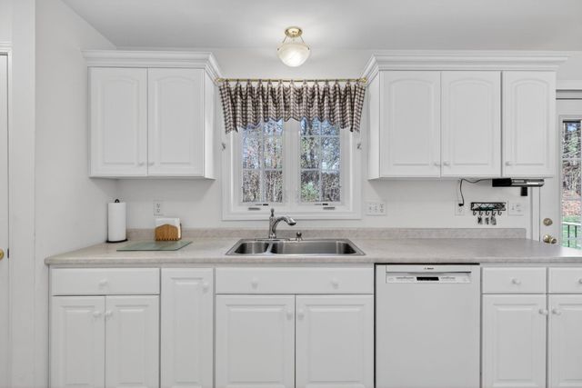 64 Jenna Way, Manchester, NH 03104