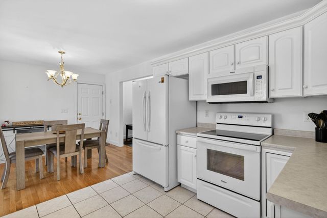 64 Jenna Way, Manchester, NH 03104