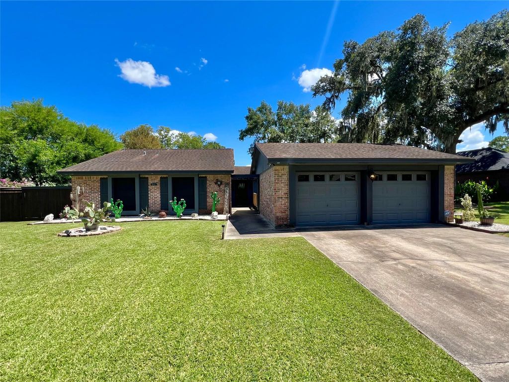 253 Prescott Drive, West Columbia, TX 77486