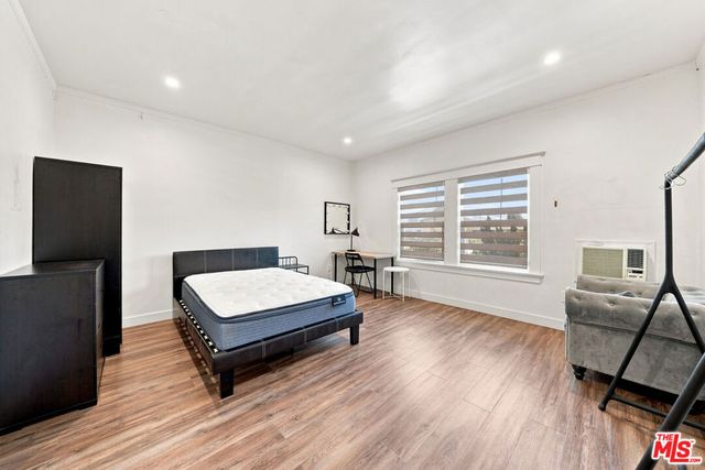 939 S Wilton Place, Los Angeles, CA 90019