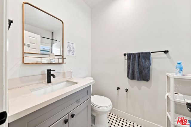 939 S Wilton Place, Los Angeles, CA 90019