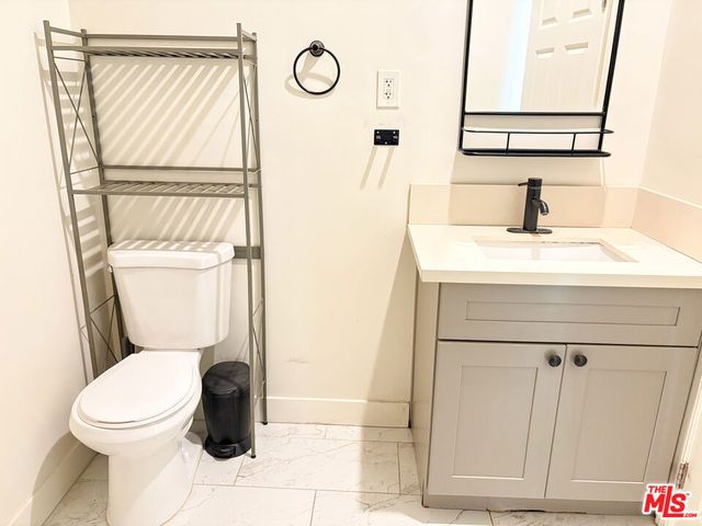 939 S Wilton Place, Los Angeles, CA 90019
