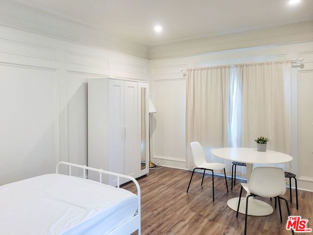 939 S Wilton Place, Los Angeles, CA 90019