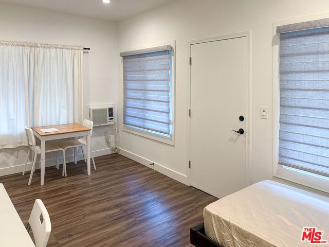 939 S Wilton Place, Los Angeles, CA 90019