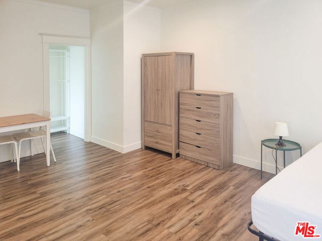 939 S Wilton Place, Los Angeles, CA 90019