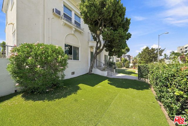 939 S Wilton Place, Los Angeles, CA 90019