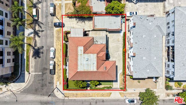 939 S Wilton Place, Los Angeles, CA 90019