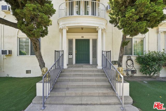 939 S Wilton Place, Los Angeles, CA 90019