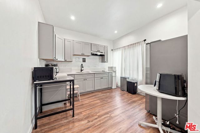 939 S Wilton Place, Los Angeles, CA 90019