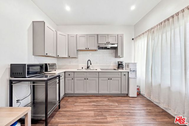 939 S Wilton Place, Los Angeles, CA 90019