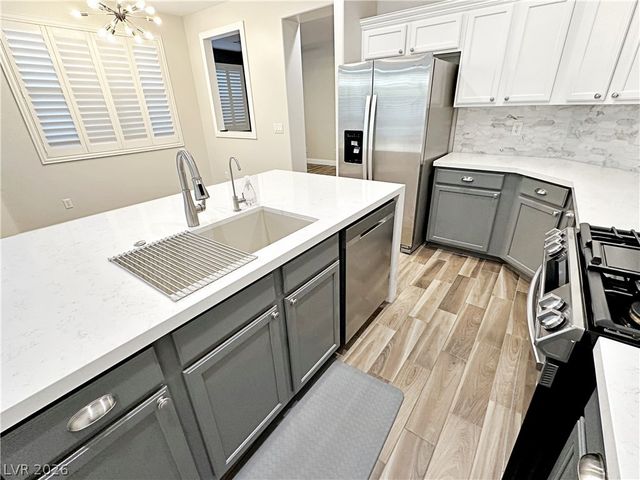 169 Canyon Blue Avenue, Henderson, NV 89011