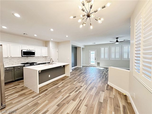 169 Canyon Blue Avenue, Henderson, NV 89011