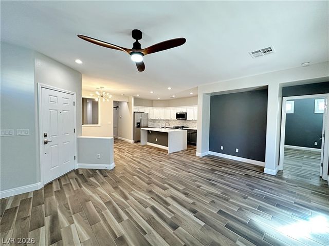 169 Canyon Blue Avenue, Henderson, NV 89011
