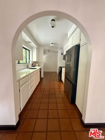 6450 Drexel Avenue, Los Angeles, CA 90048