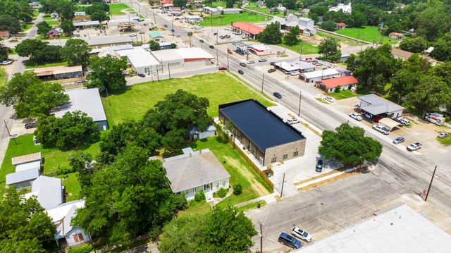 1118 Prairie Street, Columbus, TX 78934