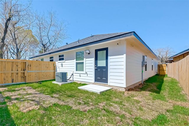 7339 Krueger Road A, Houston, TX 77033