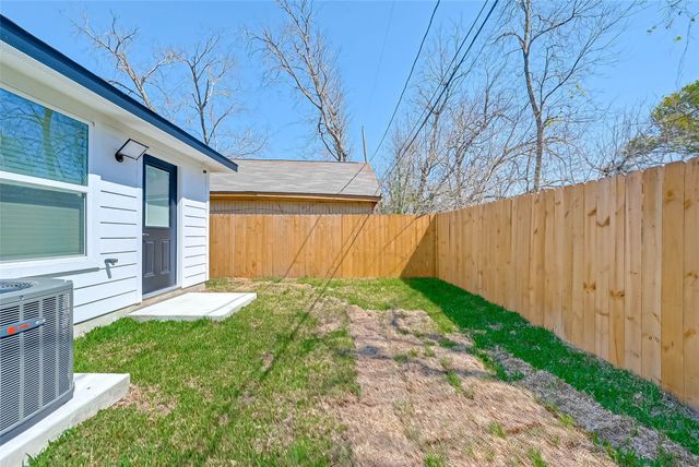 7339 Krueger Road A, Houston, TX 77033