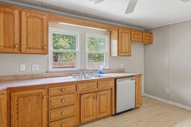 2751 W Walnut Street, Springfield, MO 65802