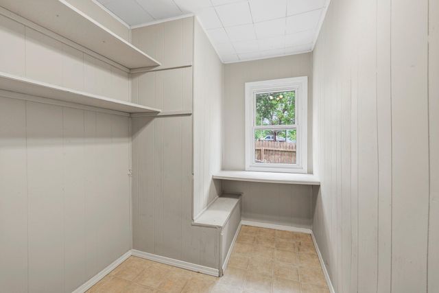 2751 W Walnut Street, Springfield, MO 65802
