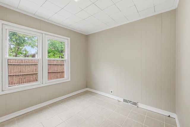 2751 W Walnut Street, Springfield, MO 65802