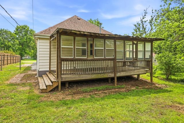 2751 W Walnut Street, Springfield, MO 65802