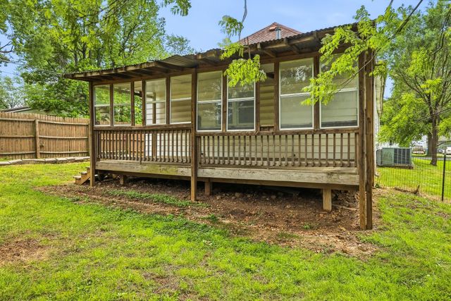 2751 W Walnut Street, Springfield, MO 65802