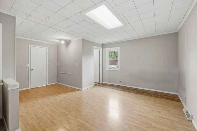 2751 W Walnut Street, Springfield, MO 65802