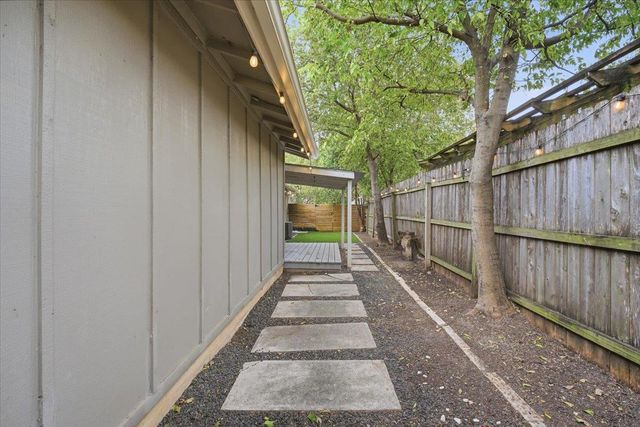 6713 West Gate BLVD A, Austin, TX 78745