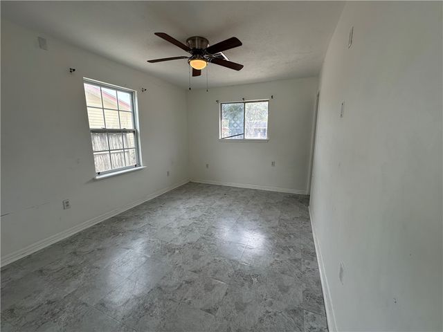 113 Lee Ave, Gregory, TX 78359