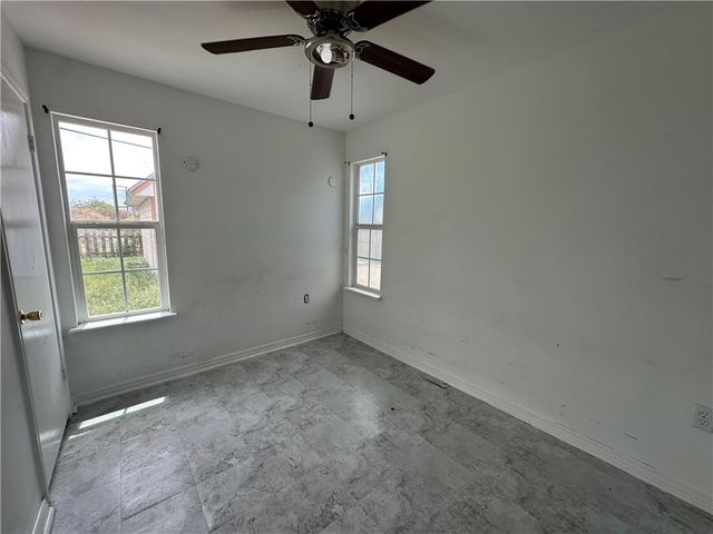 113 Lee Ave, Gregory, TX 78359