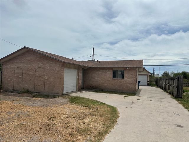 113 Lee Ave, Gregory, TX 78359