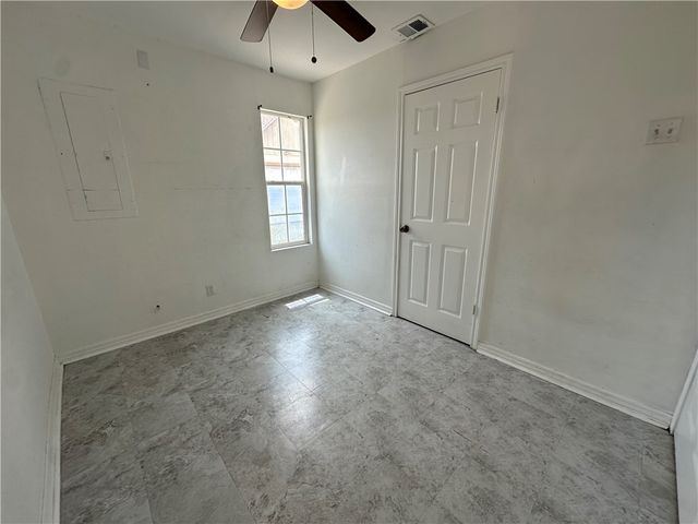 113 Lee Ave, Gregory, TX 78359
