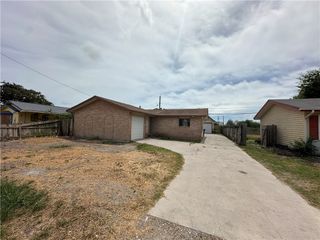 113 Lee Ave, Gregory, TX 78359