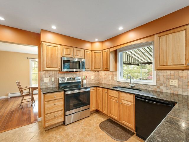 2 Iris Street, Essex, VT 05452