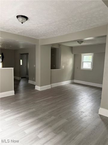 8713 Vineyard Avenue, Cleveland, OH 44105