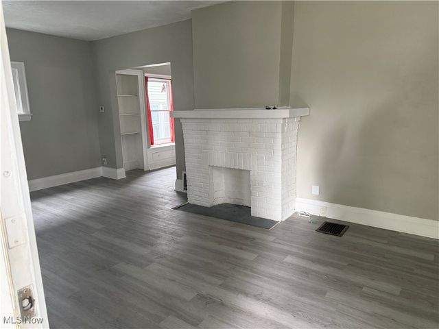 8713 Vineyard Avenue, Cleveland, OH 44105