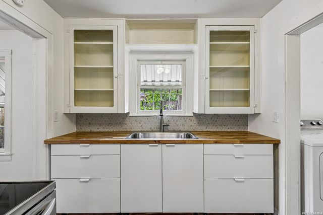 1711 Center, San Antonio, TX 78202