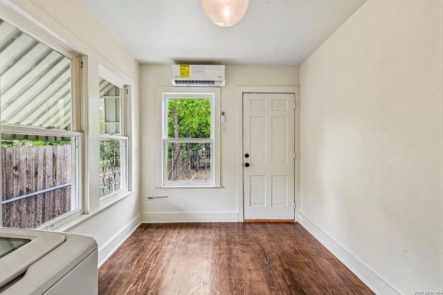 1711 Center, San Antonio, TX 78202