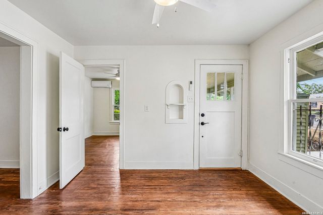 1711 Center, San Antonio, TX 78202