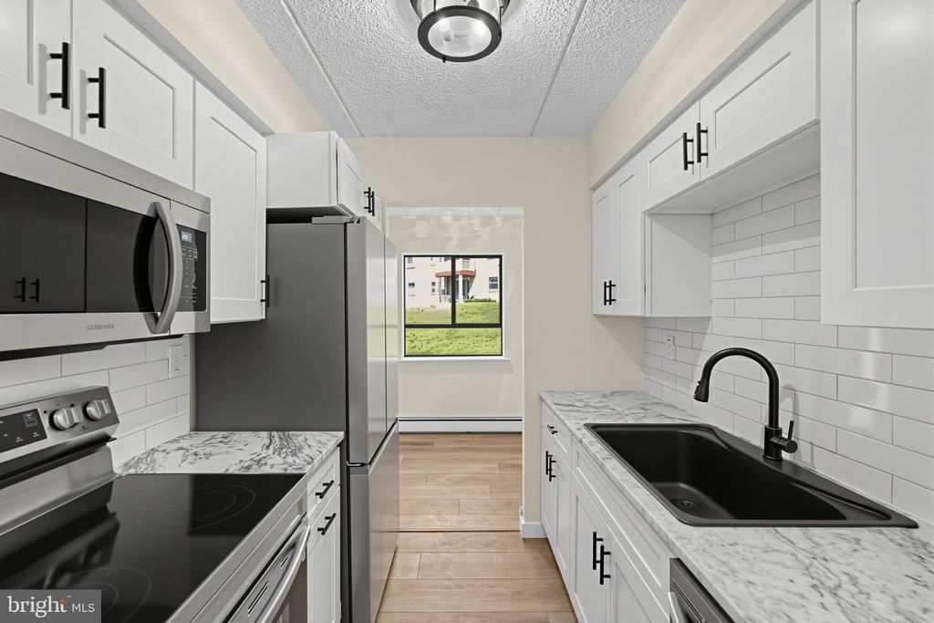 280 BRIDGEWATER RD #B-14, BROOKHAVEN, PA 19015 — exterior