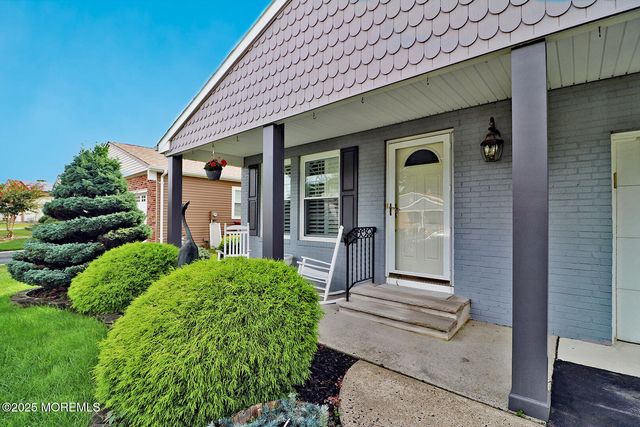 73 Chesterfield Lane, Toms River, NJ 08757