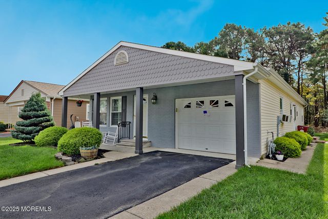 73 Chesterfield Lane, Toms River, NJ 08757