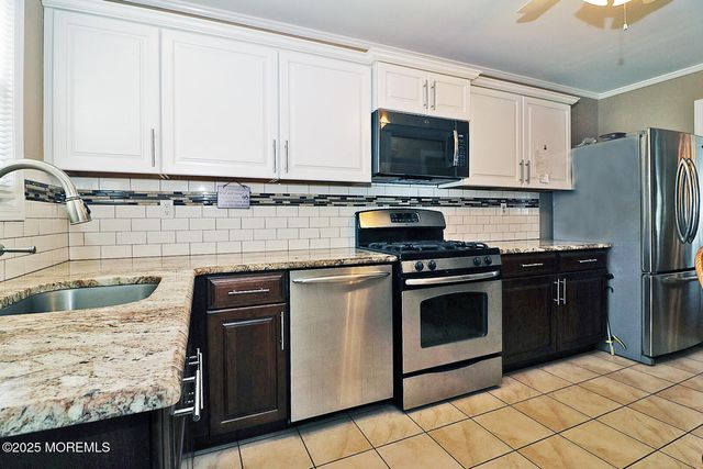73 Chesterfield Lane, Toms River, NJ 08757