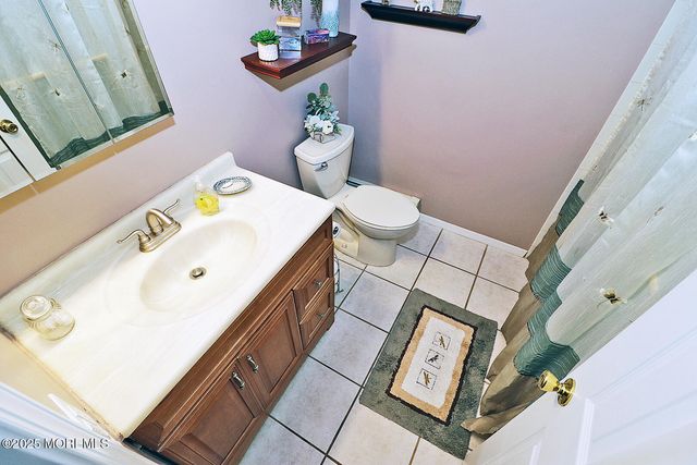 73 Chesterfield Lane, Toms River, NJ 08757