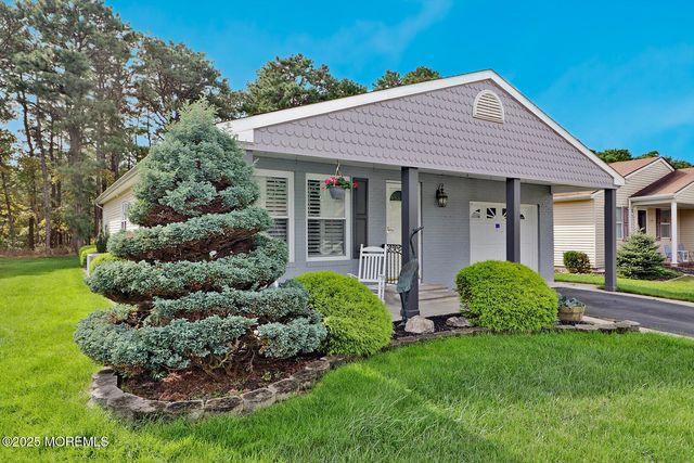 73 Chesterfield Lane, Toms River, NJ 08757