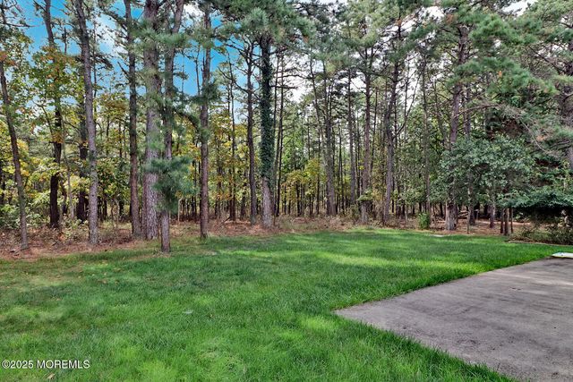 73 Chesterfield Lane, Toms River, NJ 08757